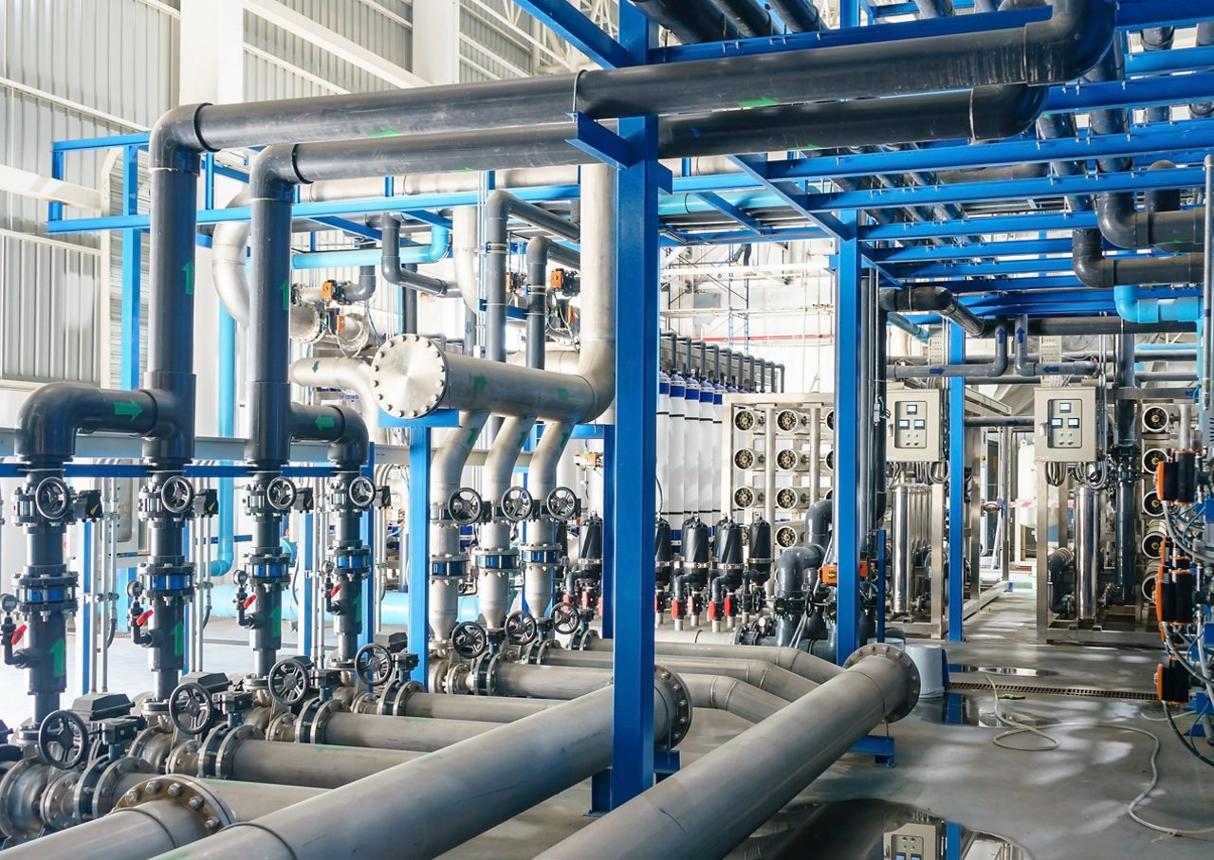 Reverse osmosis membrane skid with control panel