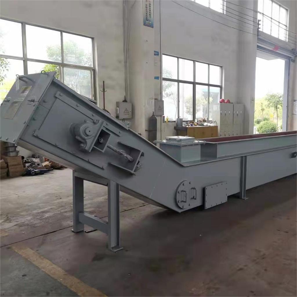 Scraper conveyor discharge arrangement